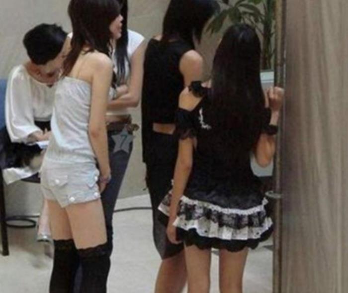 女大學(xué)生伴游300一天：白天陪玩晚上陪睡