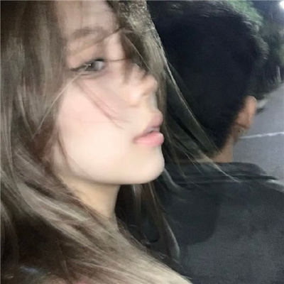 景洪結伴游玩播音員衡夏桂